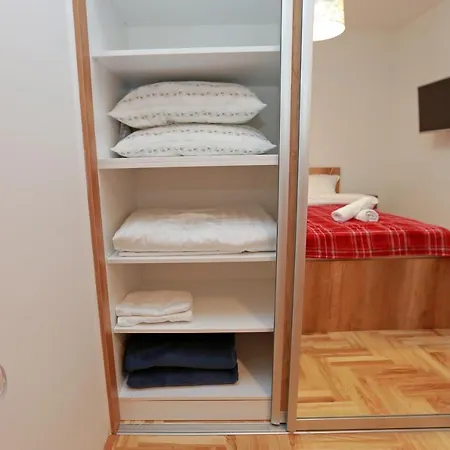 Apartamento Apartman Una *